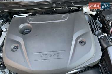 Хэтчбек Volvo V40 2019 в 