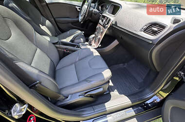 Хэтчбек Volvo V40 2014 в 