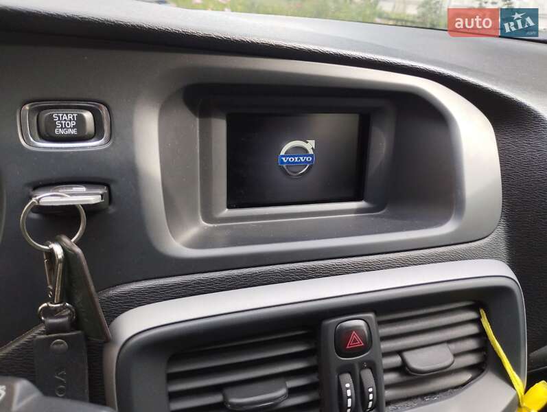 Хэтчбек Volvo V40 2014 в Киеве