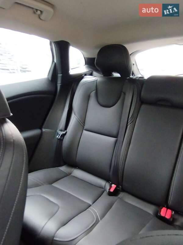 Хэтчбек Volvo V40 2014 в Киеве