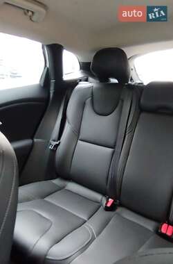 Хэтчбек Volvo V40 2014 в 