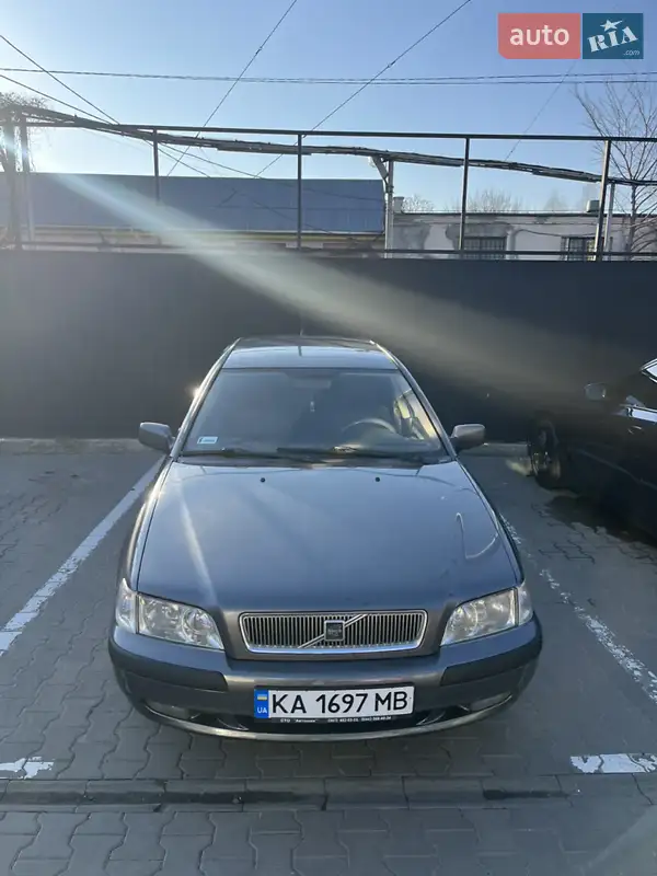 Volvo V40