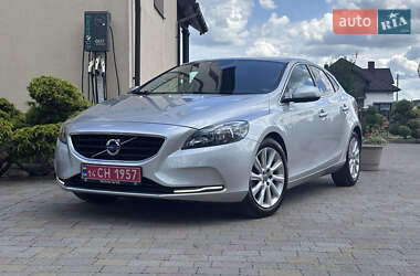 Хэтчбек Volvo V40 2014 в 