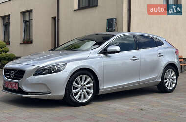 Хэтчбек Volvo V40 2014 в 