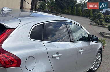 Хэтчбек Volvo V40 2014 в 