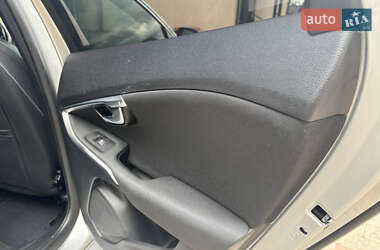 Хэтчбек Volvo V40 2014 в 