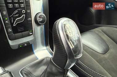 Хэтчбек Volvo V40 2014 в 