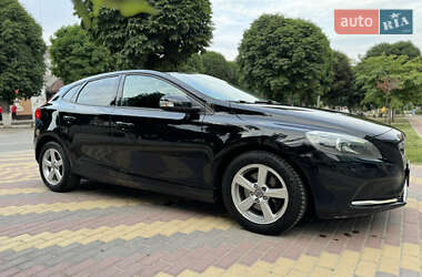 Хэтчбек Volvo V40 2014 в 