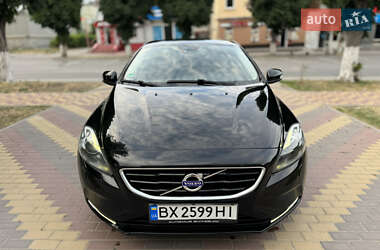Хэтчбек Volvo V40 2014 в 