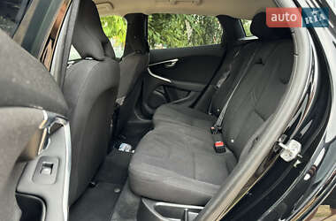 Хэтчбек Volvo V40 2014 в 