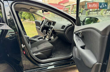 Хэтчбек Volvo V40 2014 в 