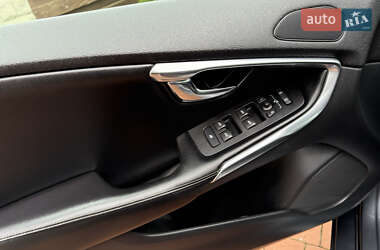 Хэтчбек Volvo V40 2013 в 