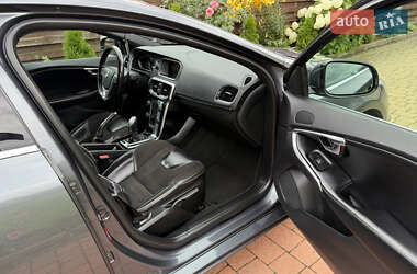 Хэтчбек Volvo V40 2013 в 