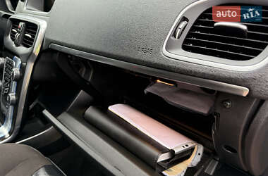 Хэтчбек Volvo V40 2013 в 