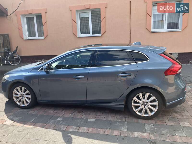 Volvo V40 2012