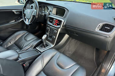 Хэтчбек Volvo V40 2014 в 