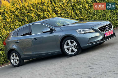 Хэтчбек Volvo V40 2014 в 