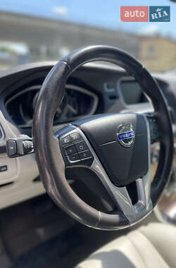 Хэтчбек Volvo V40 2015 в 
