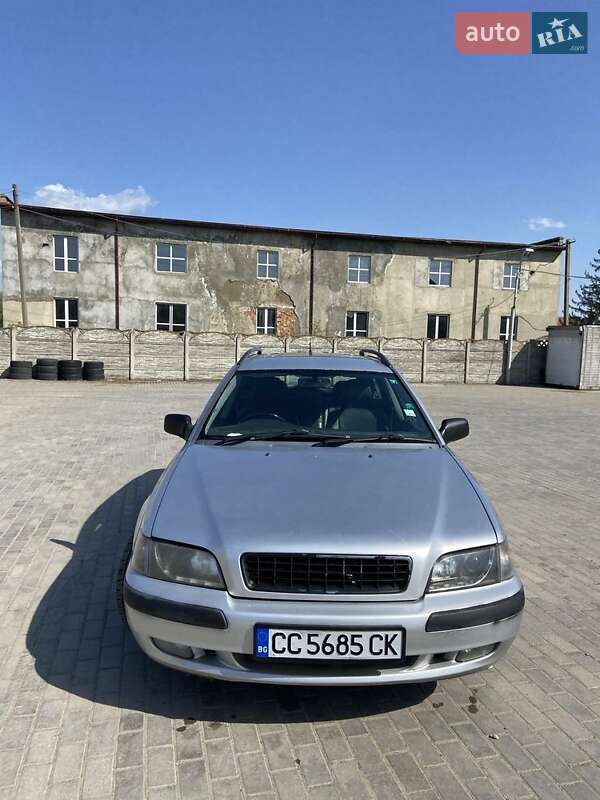 Универсал Volvo V40 2003 в 