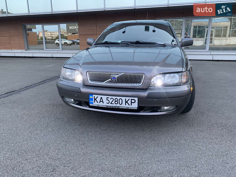 Универсал Volvo V40 2001 в Киеве