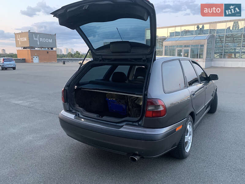 Универсал Volvo V40 2001 в Киеве