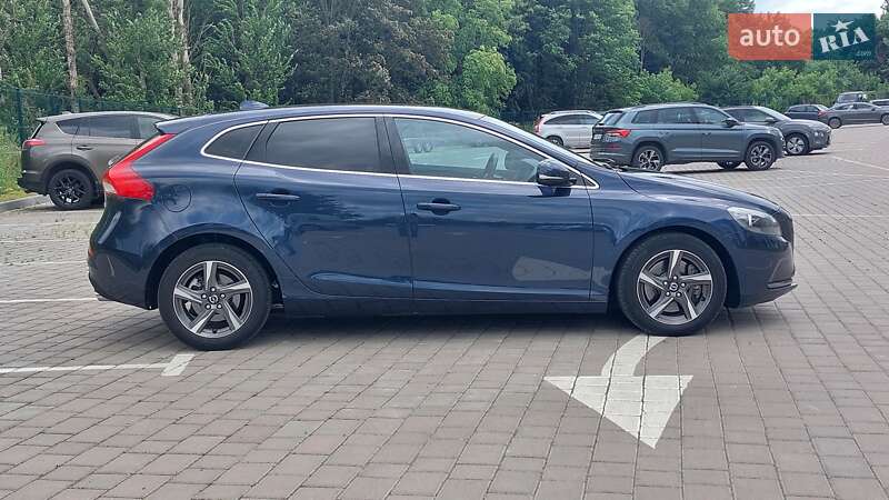 Хэтчбек Volvo V40 2014 в Луцке