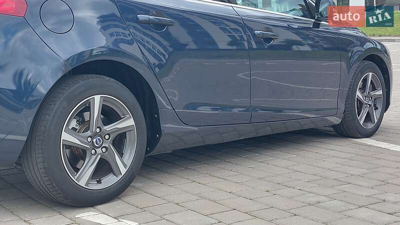 Хэтчбек Volvo V40 2014 в Луцке