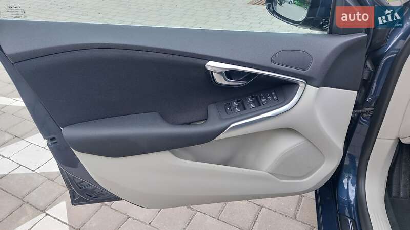 Хэтчбек Volvo V40 2014 в Луцке