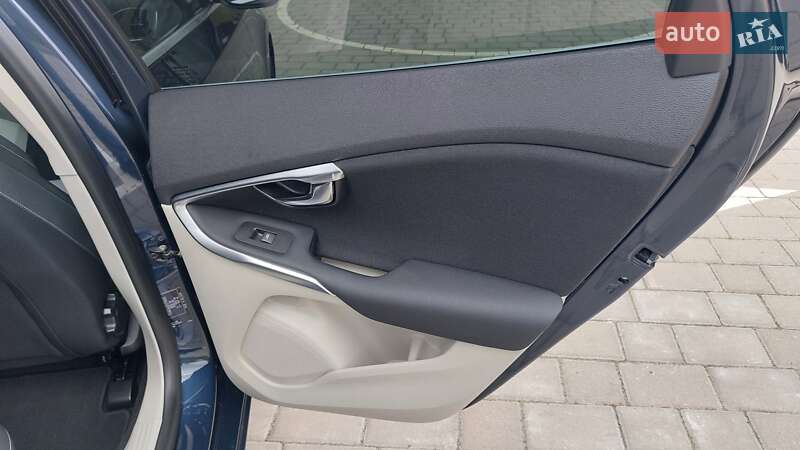 Хэтчбек Volvo V40 2014 в Луцке