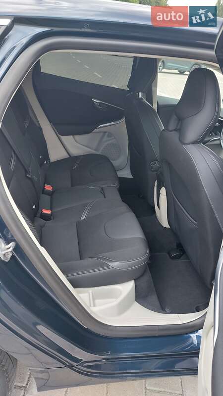 Хэтчбек Volvo V40 2014 в Луцке