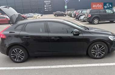 Хэтчбек Volvo V40 2019 в Киеве