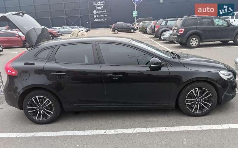 Volvo V40 2019