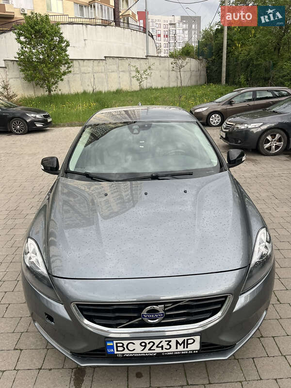 Хэтчбек Volvo V40 2015 в Львове