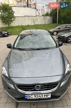 Хэтчбек Volvo V40 2015 в 