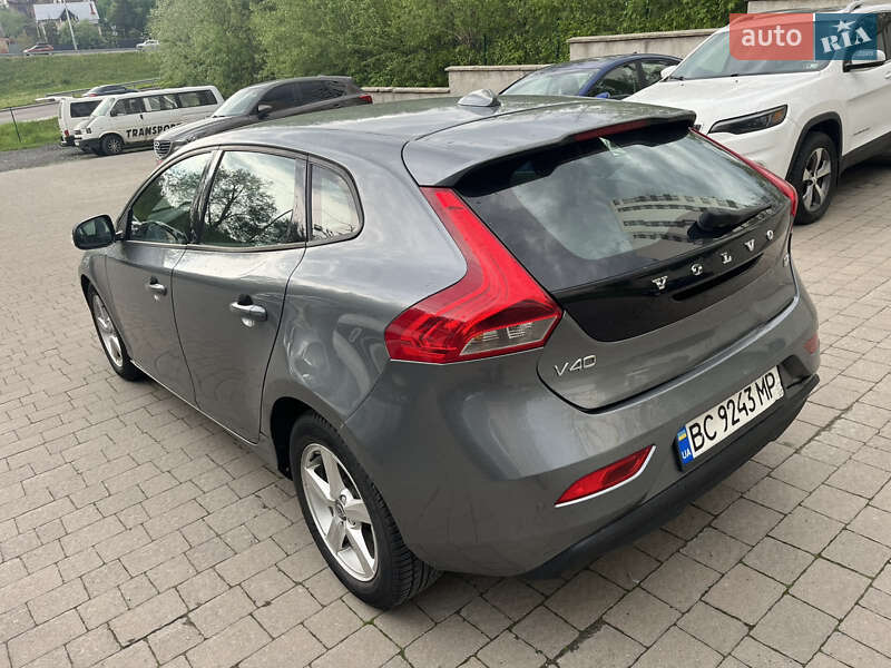 Хэтчбек Volvo V40 2015 в Львове