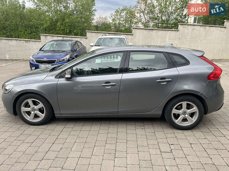 Хэтчбек Volvo V40 2015 в Львове