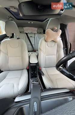 Хэтчбек Volvo V40 2016 в 