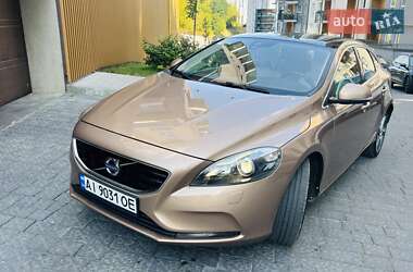 Хэтчбек Volvo V40 2016 в Львове