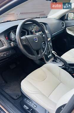 Хэтчбек Volvo V40 2016 в 