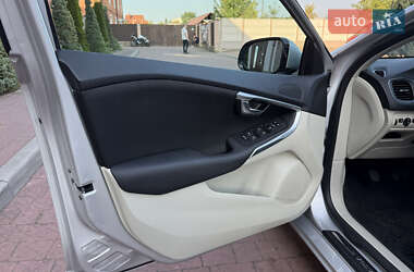 Хэтчбек Volvo V40 2013 в 