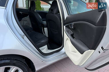 Хэтчбек Volvo V40 2013 в 