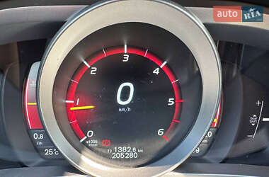Хэтчбек Volvo V40 2015 в 