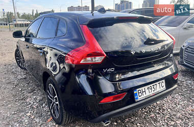 Хэтчбек Volvo V40 2019 в 