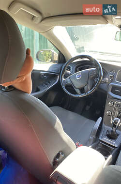 Хетчбек Volvo V40 2014 в 
