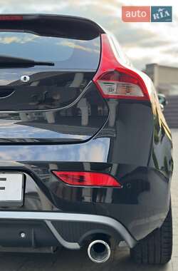 Хэтчбек Volvo V40 2014 в 