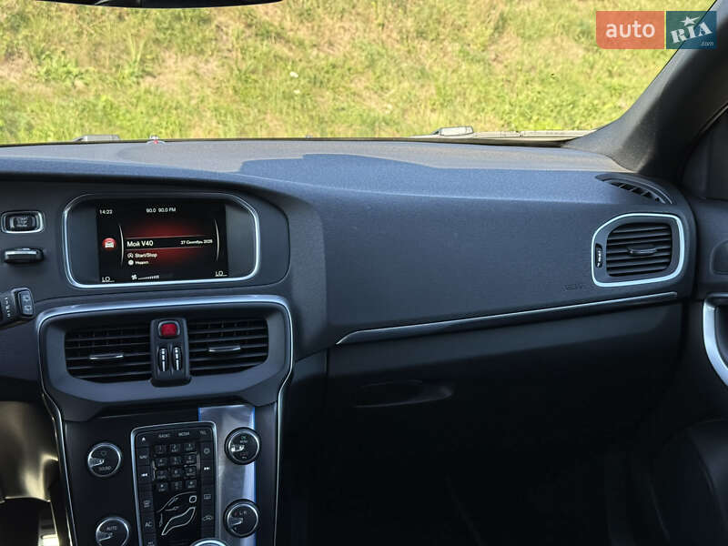 Хэтчбек Volvo V40 2014 в Стрые