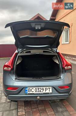 Хэтчбек Volvo V40 2012 в 