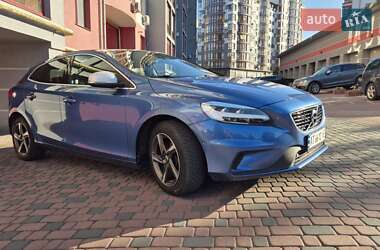 Хэтчбек Volvo V40 2017 в Львове