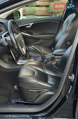 Хэтчбек Volvo V40 2014 в 