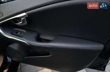 Хэтчбек Volvo V40 2014 в 